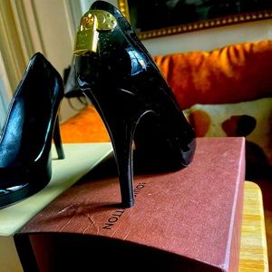 Selling LV 4inch heels! Cute lock detail on heel. Comes with box and dust covers